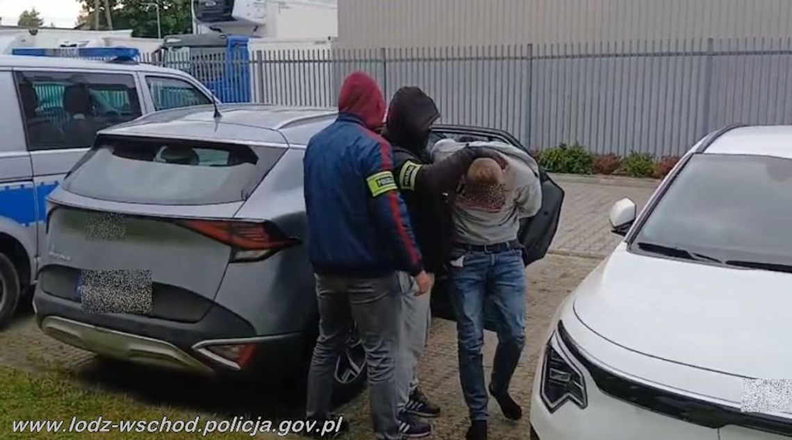 Policyjny pościg za BMW. Auto dachowało, ale kierowcy i tak udało się zgubić policjantów