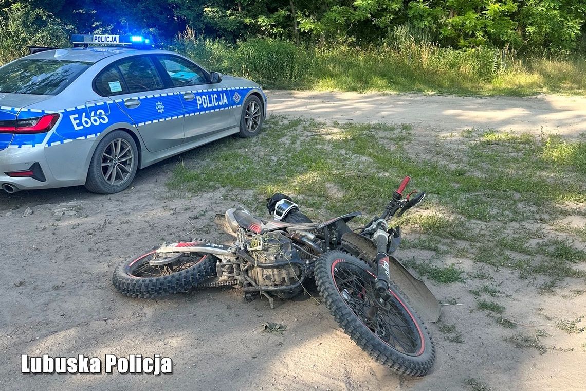 Policyjny pościg za crossem, który nie zatrzymał się do kontroli. Kierowca miał sporo na sumieniu