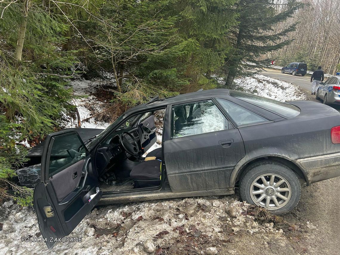 Policyjny pościg za kierowcą audi. 16-latek nie zatrzymał się do kontroli, podczas ucieczki rozbił auto