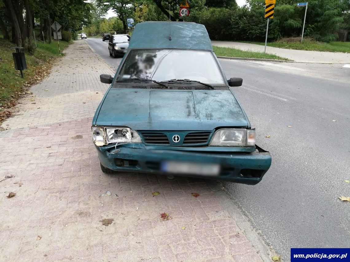 Polonez przejechał na "stopie" i uderzył w hyundaia. Za kierownicą 100-letni kierowca [ZDJĘCIA]