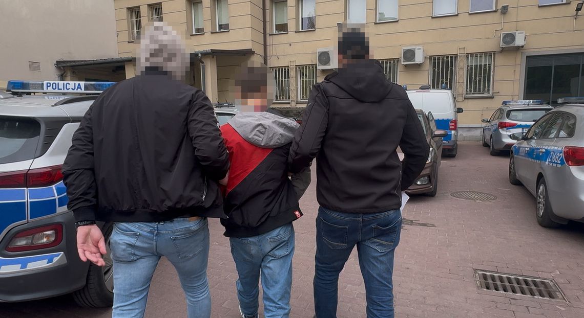 Polowanie na 15-latka pod stadionem. Pseudokibice "oznakowali" go sprejem i pobili