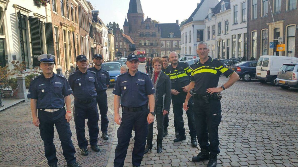 Polska policja w holenderskim coffee shopie. "Otwierali usta ze zdziwienia, że tak można"