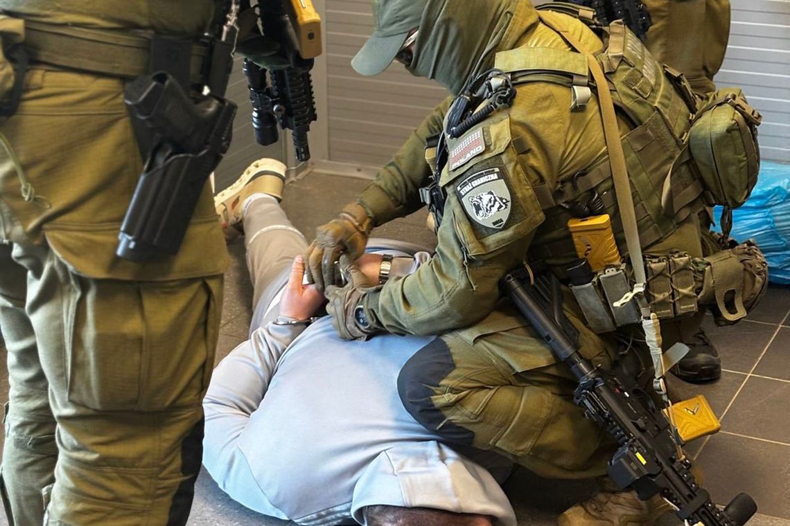 Polskie służby uderzyły w gang handlujący kontrabandą. Przejęto towar wart 31,5 miliona złotych