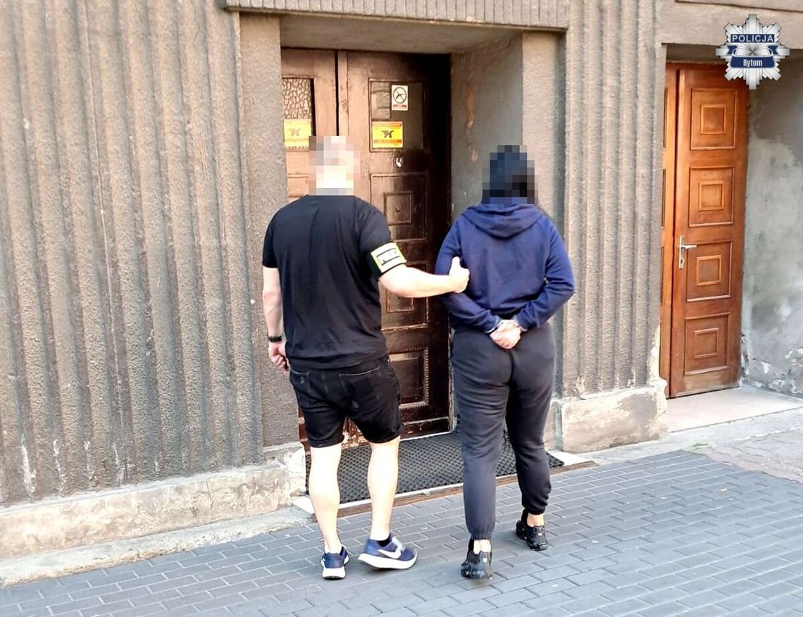 Półtora kilograma narkotyków w domowych skrytkach. 43-latek aresztowany, jego partnerka z dozorem
