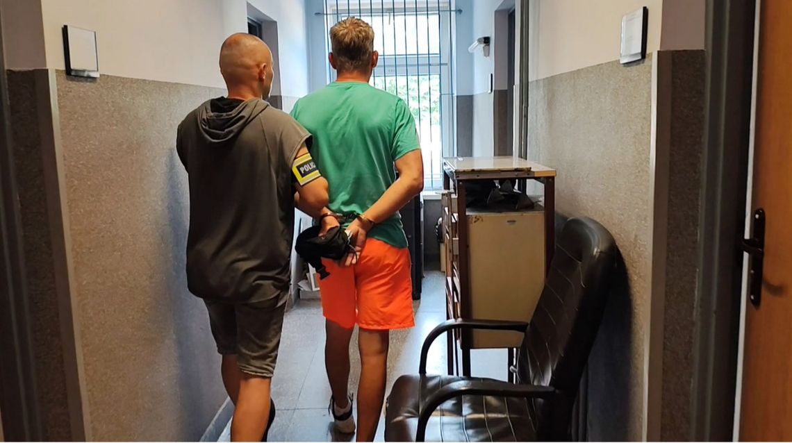 Pomógł nieznajomemu, stracił telefon. 41-letni złodziej szybko wpadł w ręce policji Pomógł nieznajomemu, stracił telefon. 41-letni złodziej szybko wpadł w ręce policji