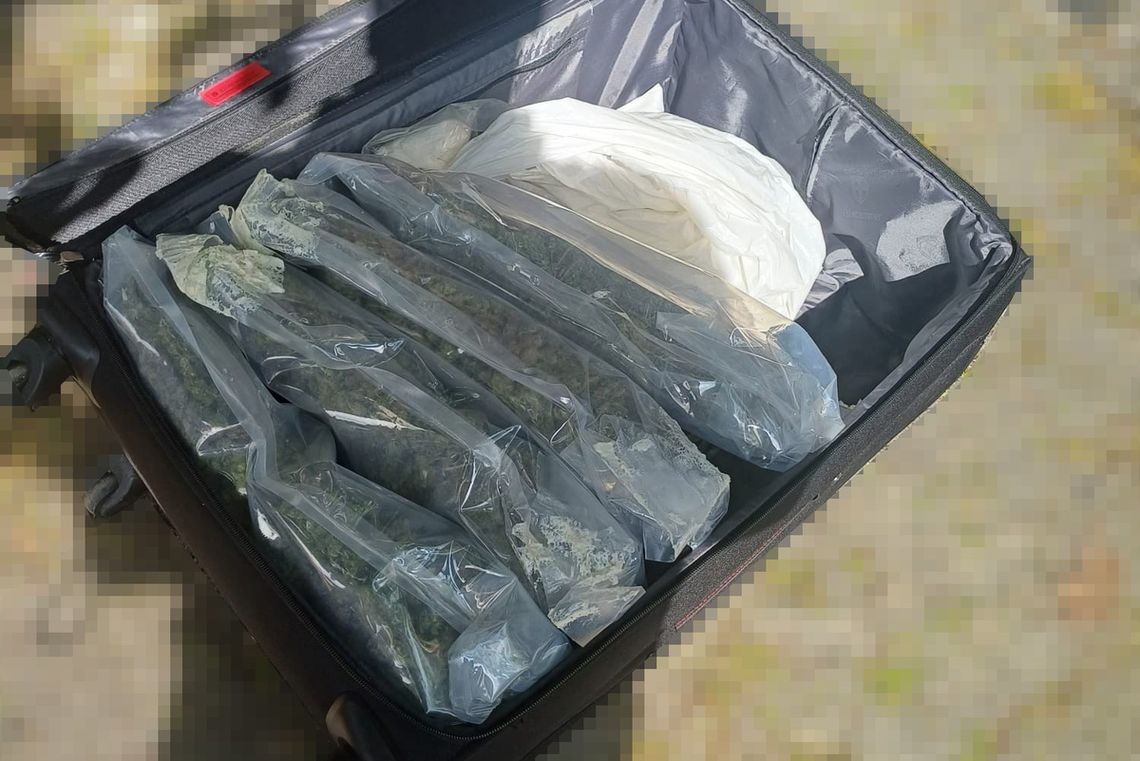 Ponad 10 kilogramów mefedronu i amfetaminy w walizkach. Toruńscy policjanci rozbili hurtowników Ponad 10 kilogramów mefedronu i amfetaminy w walizkach. Toruńscy policjanci rozbili hurtowników