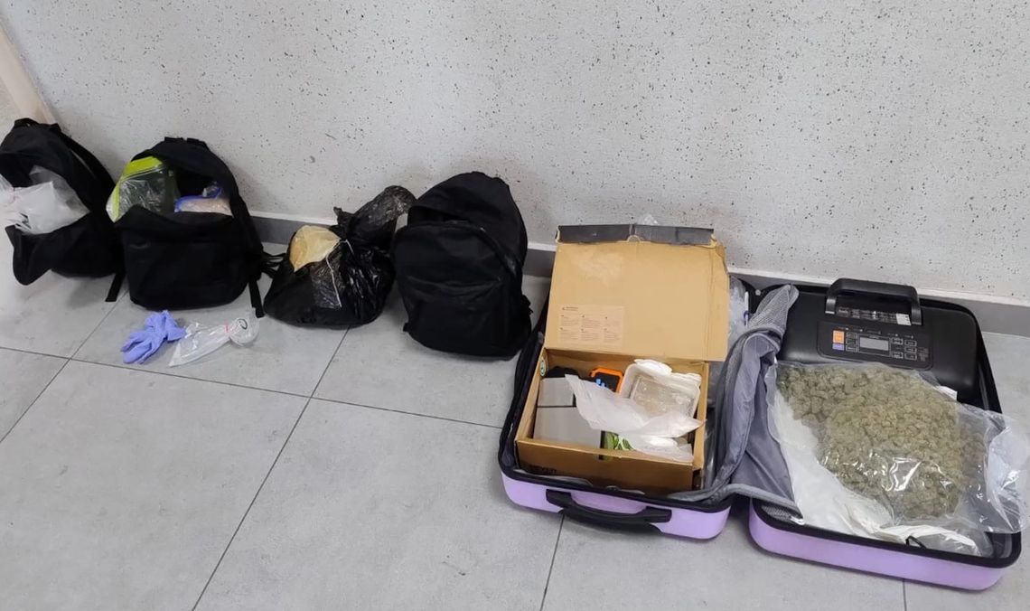 Ponad 11 kilogramów narkotyków w komórce lokatorskiej. 42-latek usłyszał 33 zarzuty