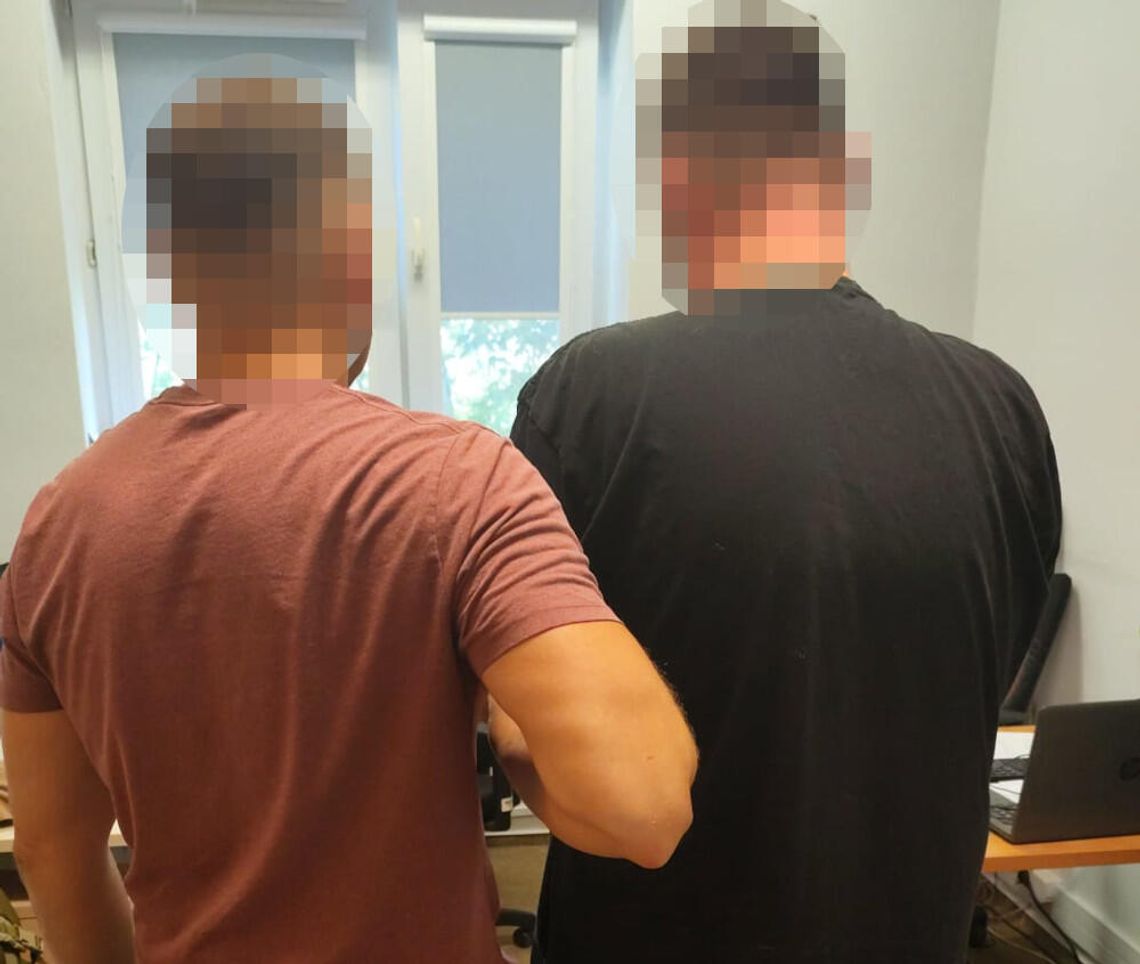 Ponad 2 kilogramy narkotyków w sypialni 42-latka. Towar był gotowy do sprzedaży Ponad 2 kilogramy narkotyków w sypialni 42-latka. Towar był gotowy do sprzedaży