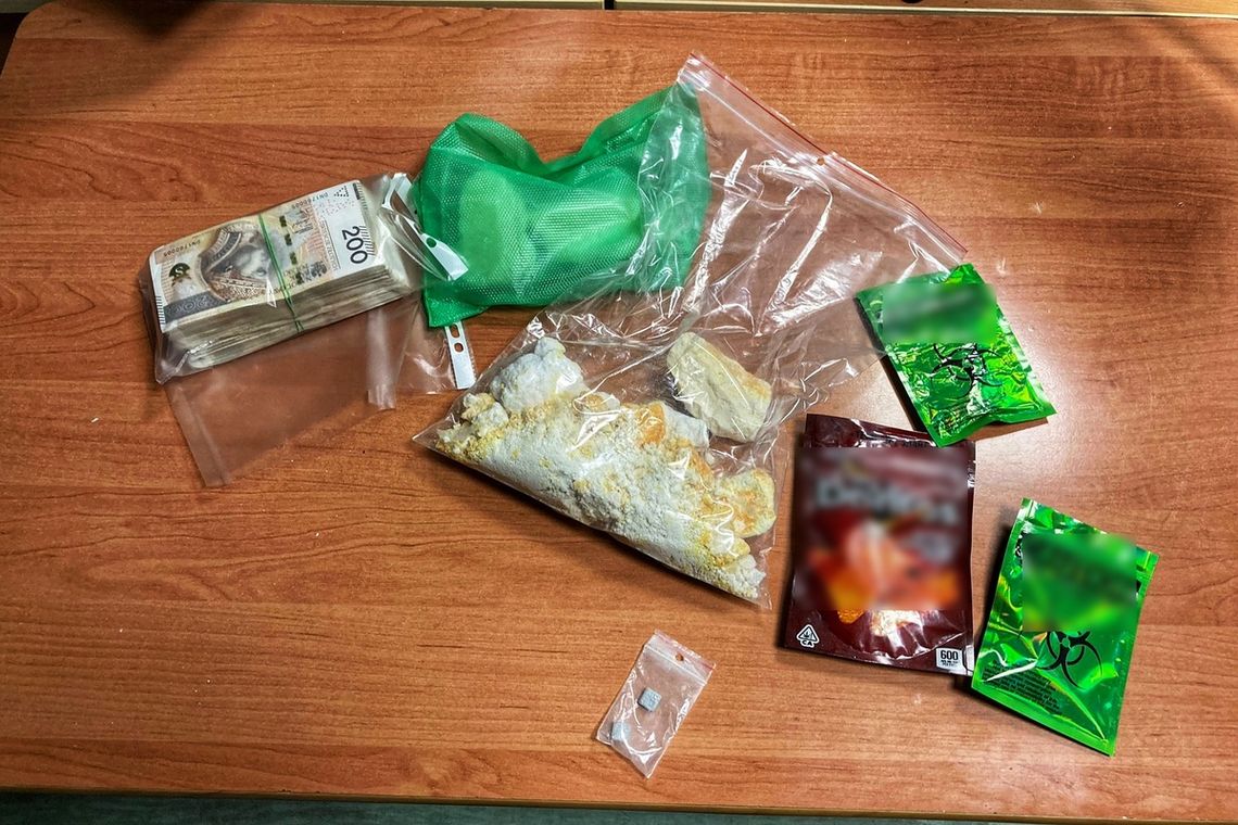 Ponad 600 gramów różnych narkotyków i gruby plik kasy. 48-latek stracił wszystko i wylądował w areszcie