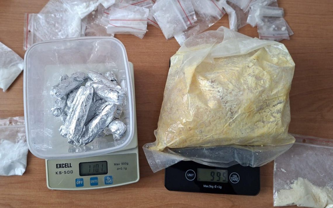 Ponad kilogram amfetaminy w mieszkaniu 46-latka. Część narkotyków była gotowa do sprzedaży