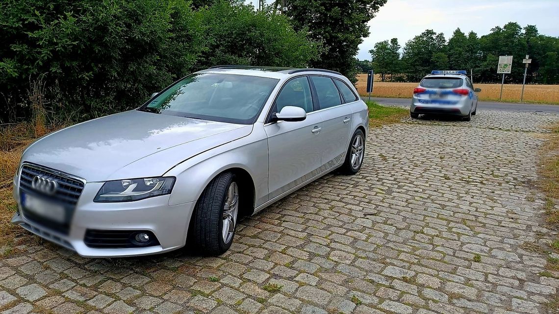 Ponad pół promila przez syrop na kaszel. Tak po badaniu alkomatem tłumaczył się pijany kierowca audi