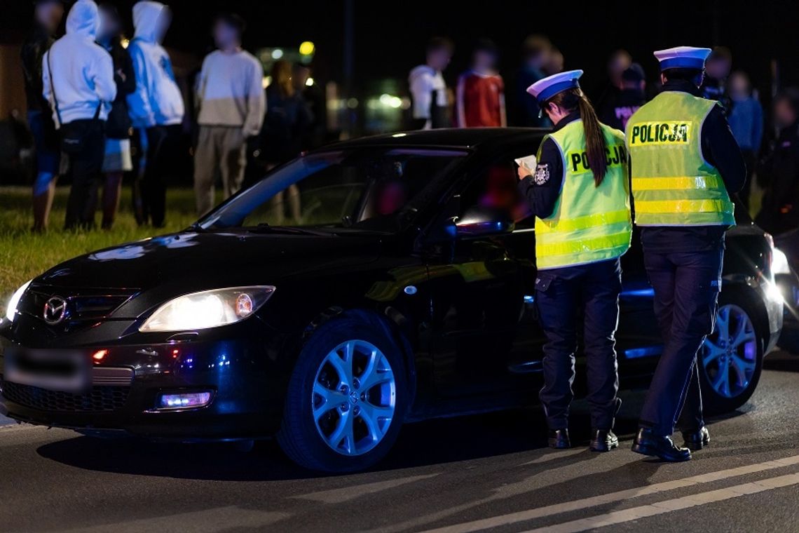 Ponad tysiąc samochodów na nielegalnym zlocie. Policja zatrzymała organizatorów. Grozi im więzienie