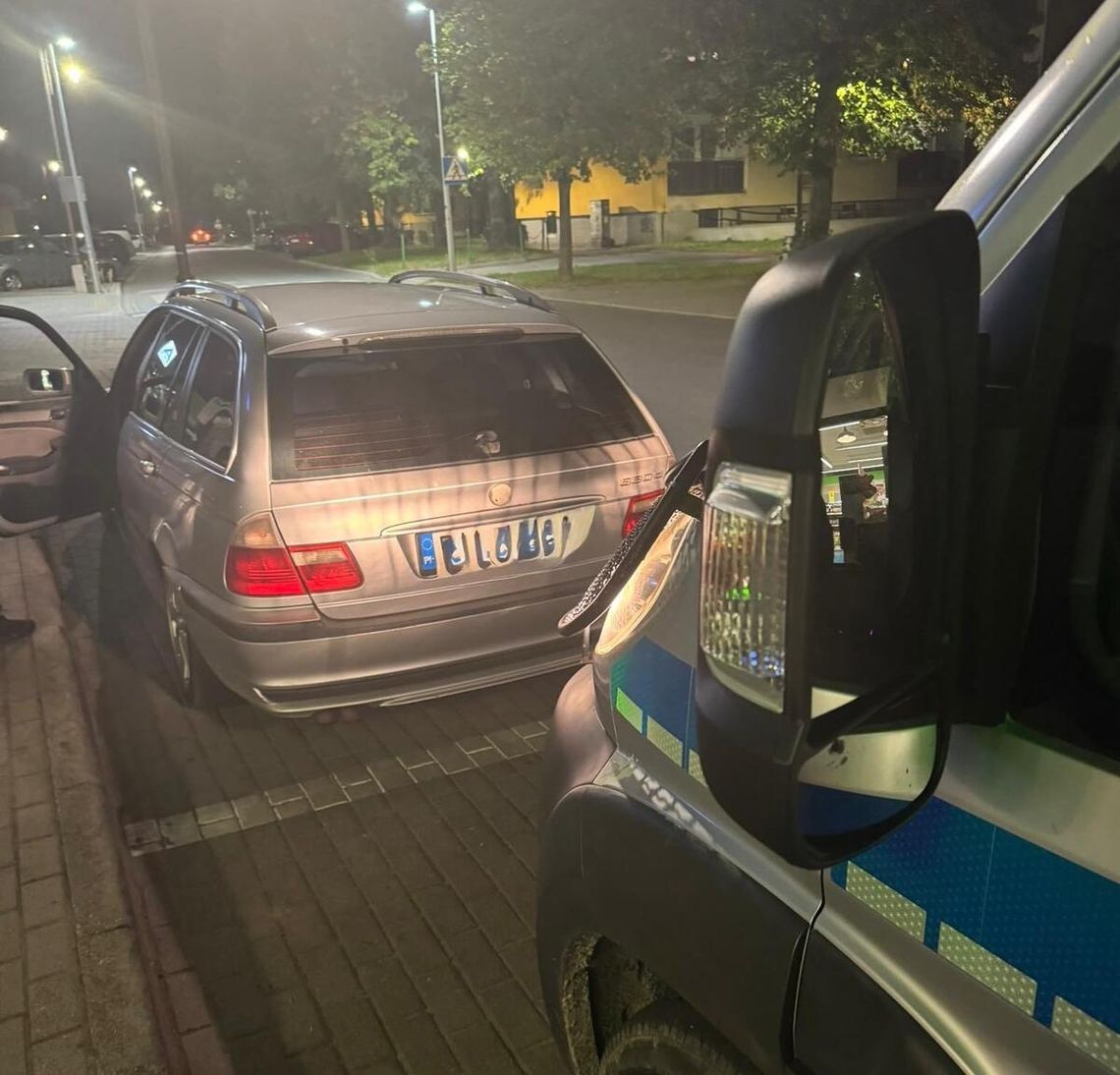 Popisywał się driftem przed znajomymi. 27-latek stracił prawo jazdy na trzy miesiące Popisywał się driftem przed znajomymi. 27-latek stracił prawo jazdy na trzy miesiące