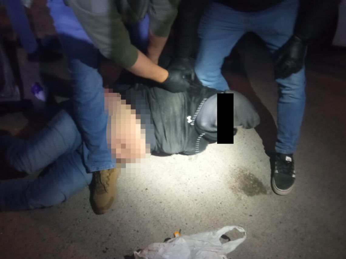 Pościg i zderzenie czołowe z radiowozem. Zatrzymani znani przestępcy "Kaszanka" i "Małpa"