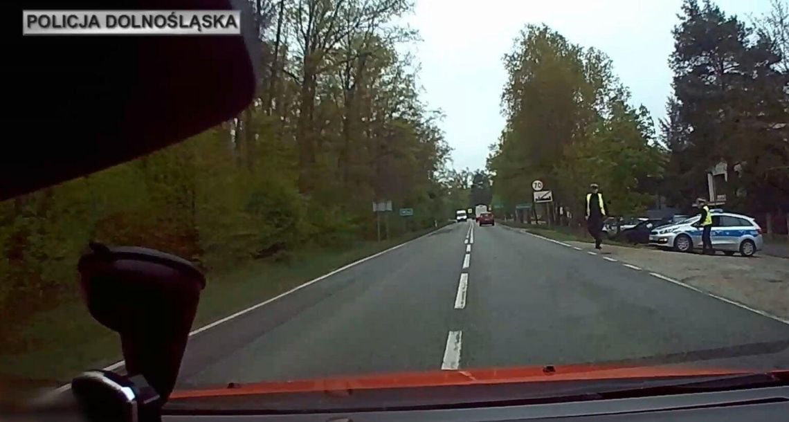 Pościg oczami uciekiniera. Policja opublikowała film, który nagrał wideorejestrator w jego aucie. Mężczyzna jechał po narkotykach
