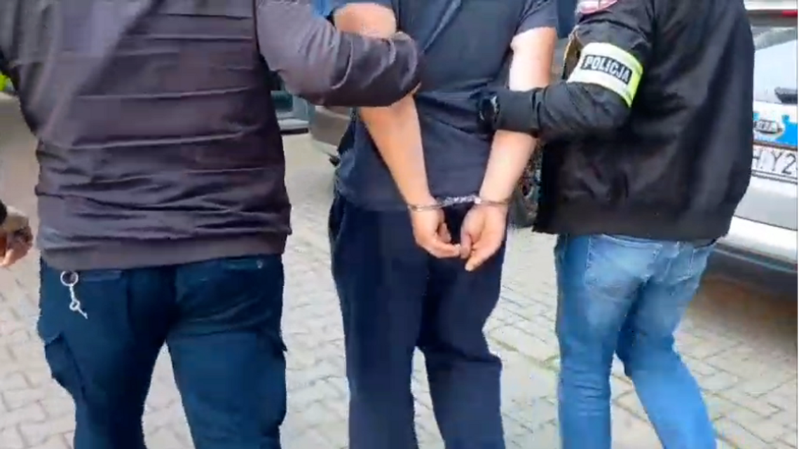 Pościg za kradzionym bmw. Kierowca zatrzymał się dopiero po strzałach policji