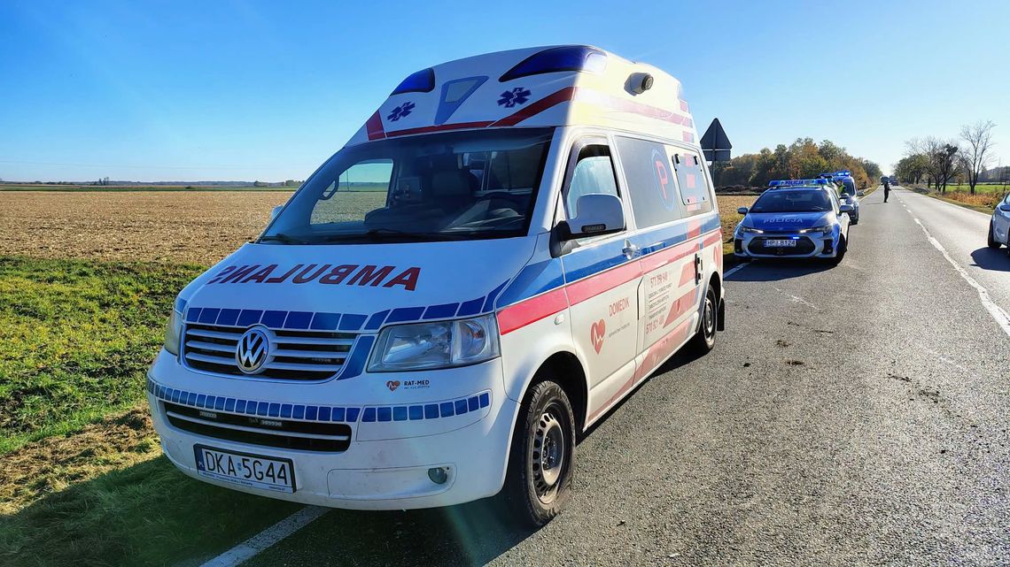 Pościg za skradzioną karetką. Padły strzały, policjantka została potrącona