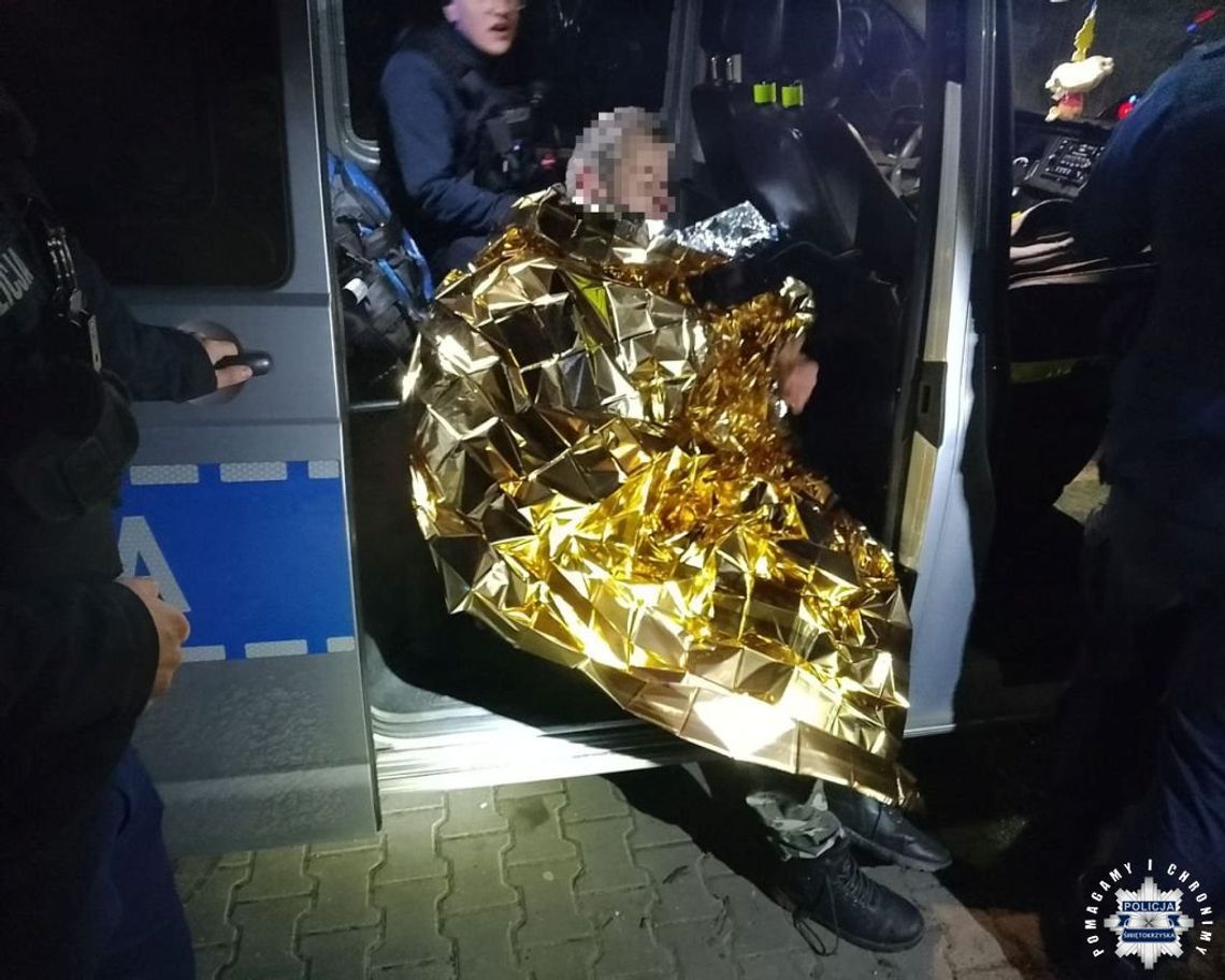 Poszedł w Wigilię do lasu, stracił orientację i doznał urazu nogi. Zmarzniętego mężczyznę odnaleźli policjanci