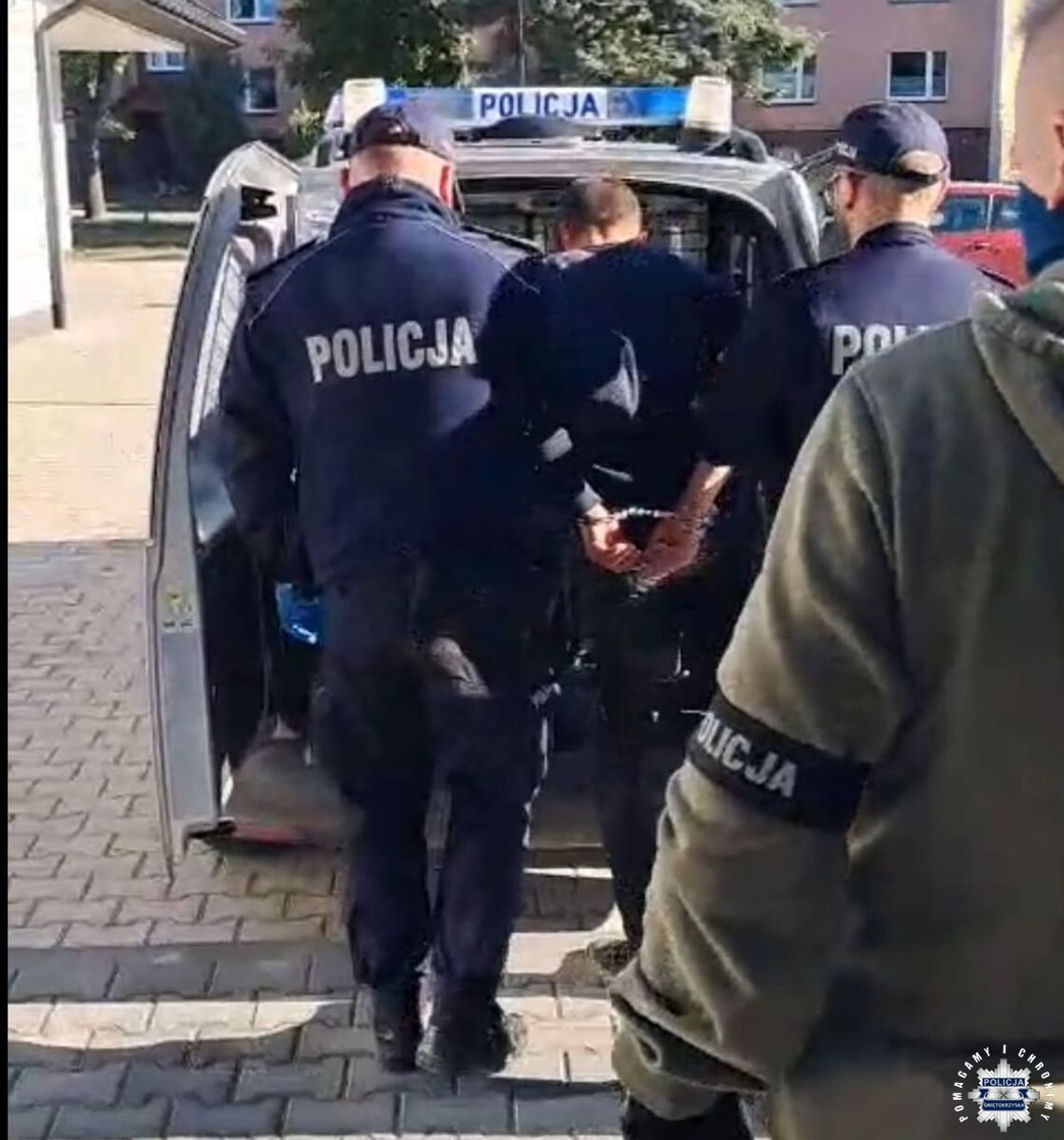 Poszedł z kolegą do jego domu i tam został pobity. Policja zatrzymała dwóch mężczyzn Poszedł z kolegą do jego domu i tam został pobity. Policja zatrzymała dwóch mężczyzn