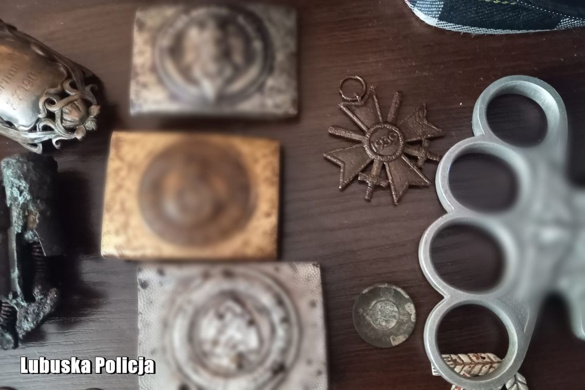 Poszukiwacz skarbów narobił sobie problemów. Działał nielegalnie, używając wykrywacza metalu