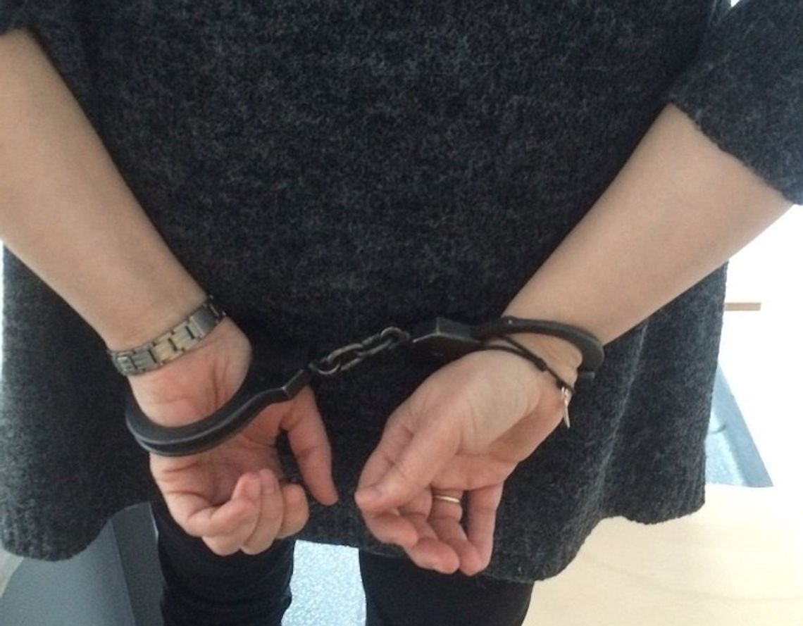 Poszukiwana 35-latka spacerowała pod murami aresztu. Zatrzymali ją przejeżdżający obok kryminalni