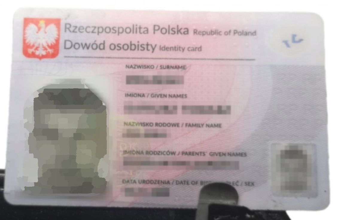 Poszukiwany 23-latek chciał zmylić policjantów. Podał im dane swojego 47-letniego ojca