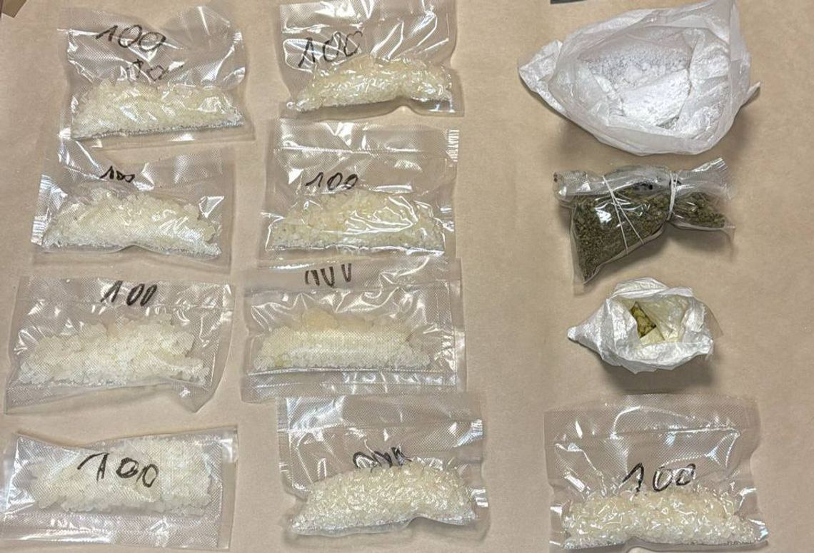 Poszukiwany 26-latek zatrzymany z narkortykami wartymi pół miliona. Wraz z nim wpadł jego kolega