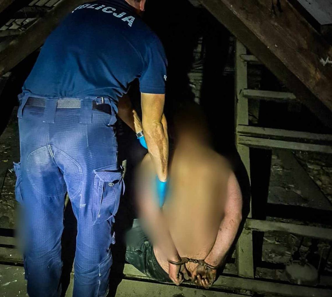 Poszukiwany 33-latek zabarykadował się przed policjantami na strychu. Najbliższe 5 miesięcy spędzi w areszcie