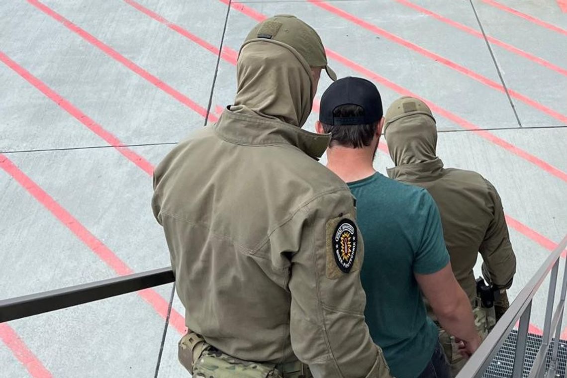 Poszukiwany 46-latek deportowany z Kopenhagi do Polski. Z lotniska trafił prosto do aresztu