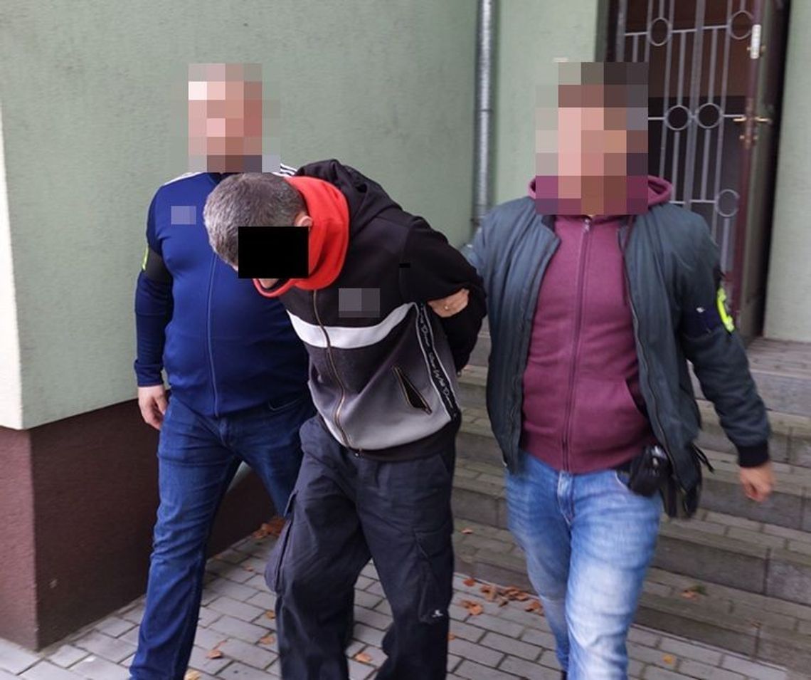 Poszukiwany 46-latek zatrzymany z narkotykami. Miał amfetaminę, marihuanę i narkotyczne ciasteczka