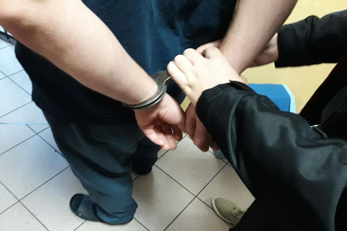 Poszukiwany chciał zameldować się w hotelu. Obsługa rozpoznała go i wezwała policję