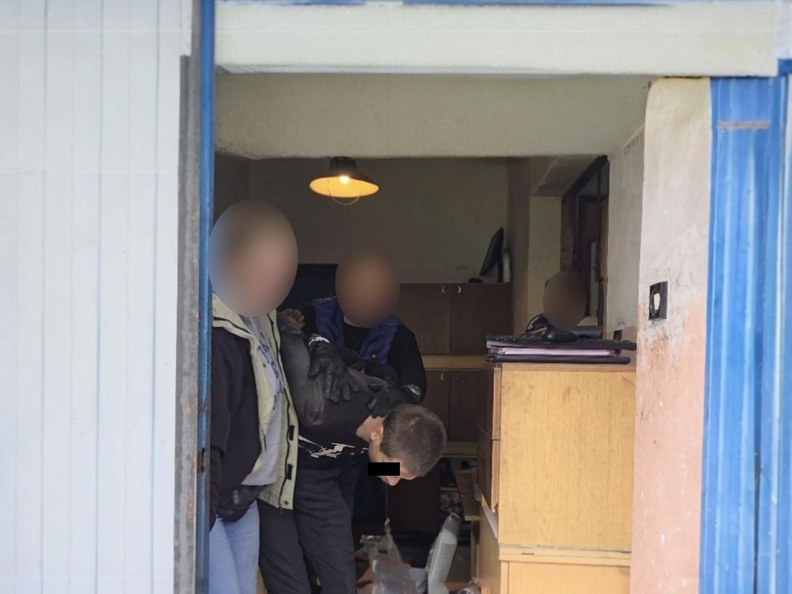 Poszukiwany diler miał w domu ponad 20 kg różnych narkotyków. Policjanci trafili pod jego adres