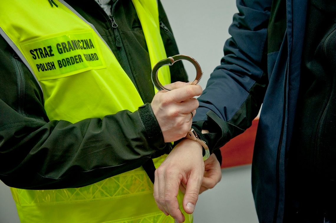 Poszukiwany gwałciciel zatrzymany na lotnisku w Krakowie. Ścigali go na podstawie czerwonej noty Interpolu