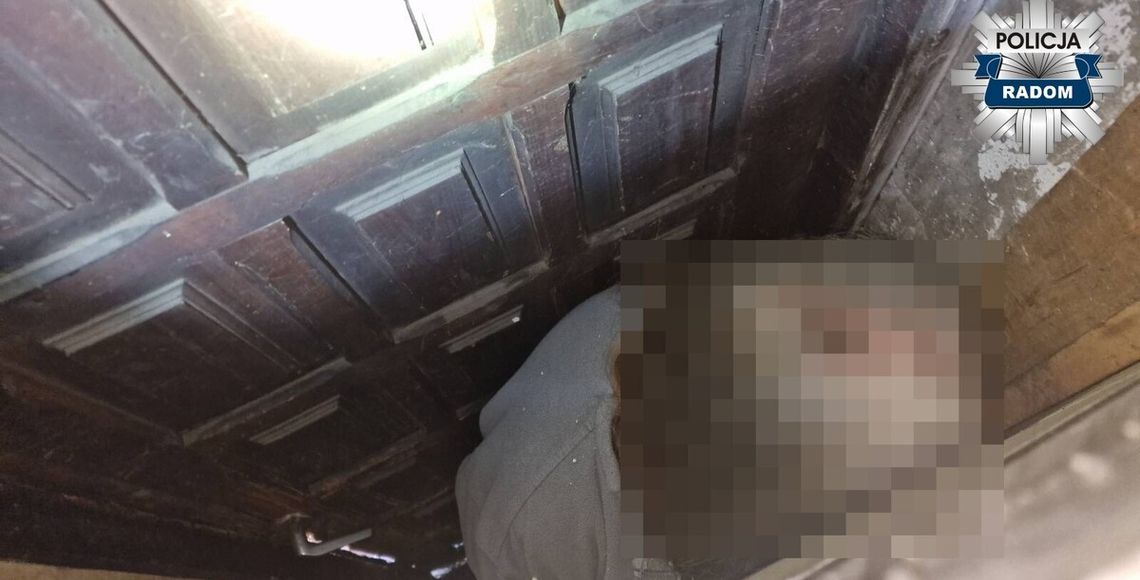 Poszukiwany mężczyzna ukrywał się przez 16 lat. W mieszkaniu miał specjalną skrytkę i tam znaleźli go policjanci