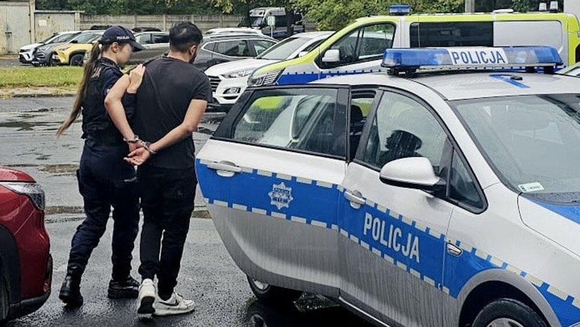 Poszukiwany mężczyzna wpadł, bo spowodował kolizję. Policjanci od razu odstawili go do więzienia