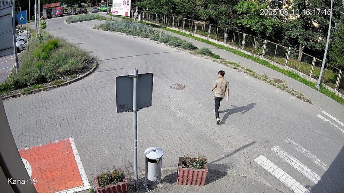 Poszukiwany mężczyzna ze zdjęcia. W krótkim czasie dopuścił się napastowania dwóch kobiet