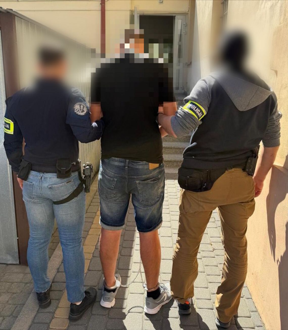 Poszukiwany przez służby chorwackie zatrzymany. Miał przewozić migrantów w niebezpiecznych warunkach Poszukiwany przez służby chorwackie zatrzymany. Miał przewozić migrantów w niebezpiecznych warunkach