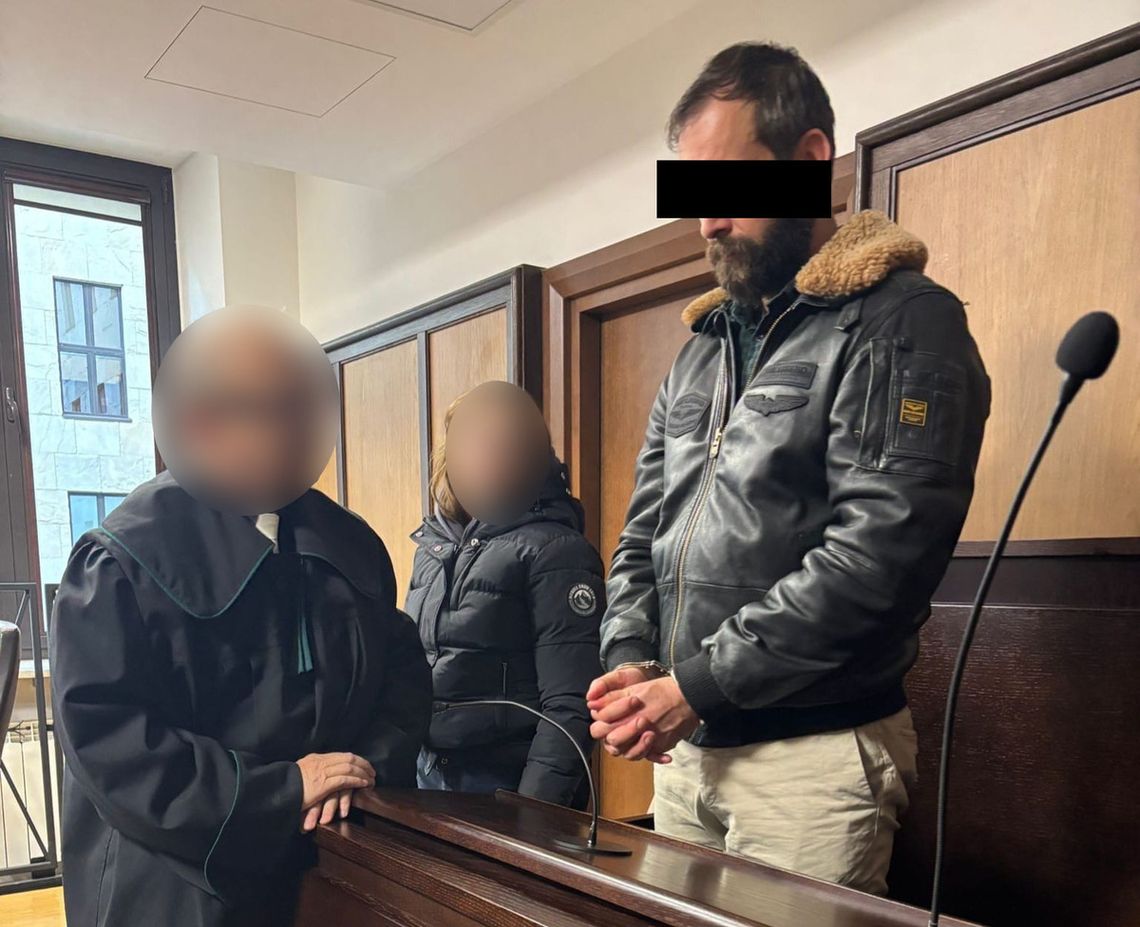 Poszukiwany Słowak schował się w sofie i udawał, że go nie ma. Służby nie dały się nabrać