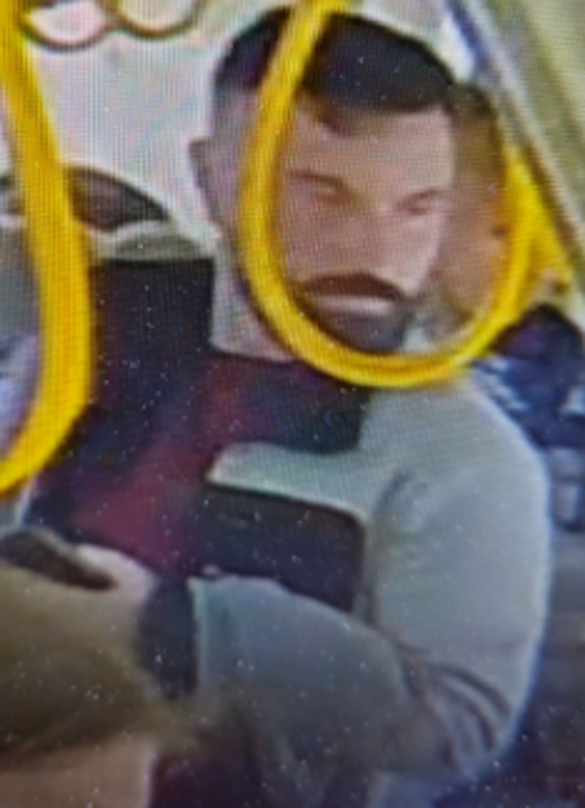 Poszukiwany sprawca napaści na kobietę. Policja opublikowała wizerunek mężczyzny i prosi o pomoc