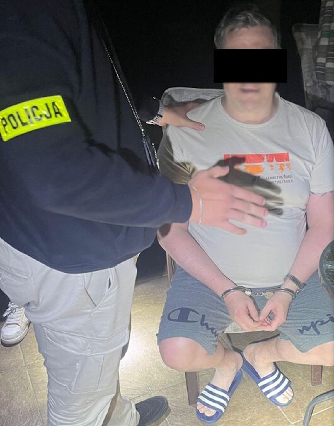 Poszukiwany trzema listami gończymi próbował uciec przez taras. Wpadł w ręce „łowców głów” Poszukiwany trzema listami gończymi próbował uciec przez taras. Wpadł w ręce „łowców głów”