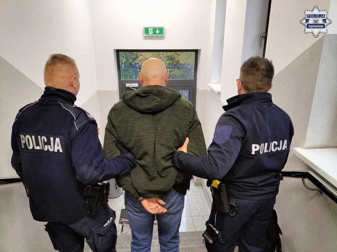 Poszukiwany ukrył się przed policjantami pod kołdrą. Jego znajoma zarzekała się, że jest u dentysty Poszukiwany ukrył się przed policjantami pod kołdrą. Jego znajoma zarzekała się, że jest u dentysty