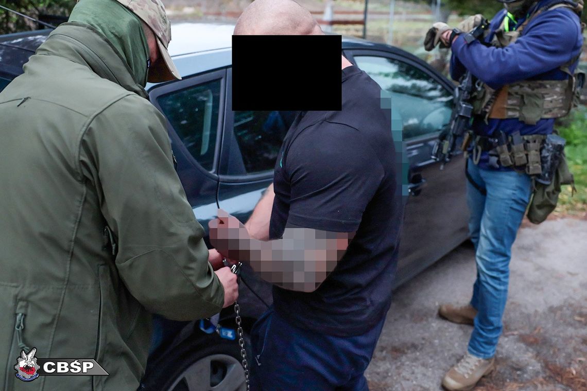 Potężne uderzenie CBŚP w gang pseudokibiców. W akcji wzięło udział ponad stu funkcjonariuszy Potężne uderzenie CBŚP w gang pseudokibiców. W akcji wzięło udział ponad stu funkcjonariuszy