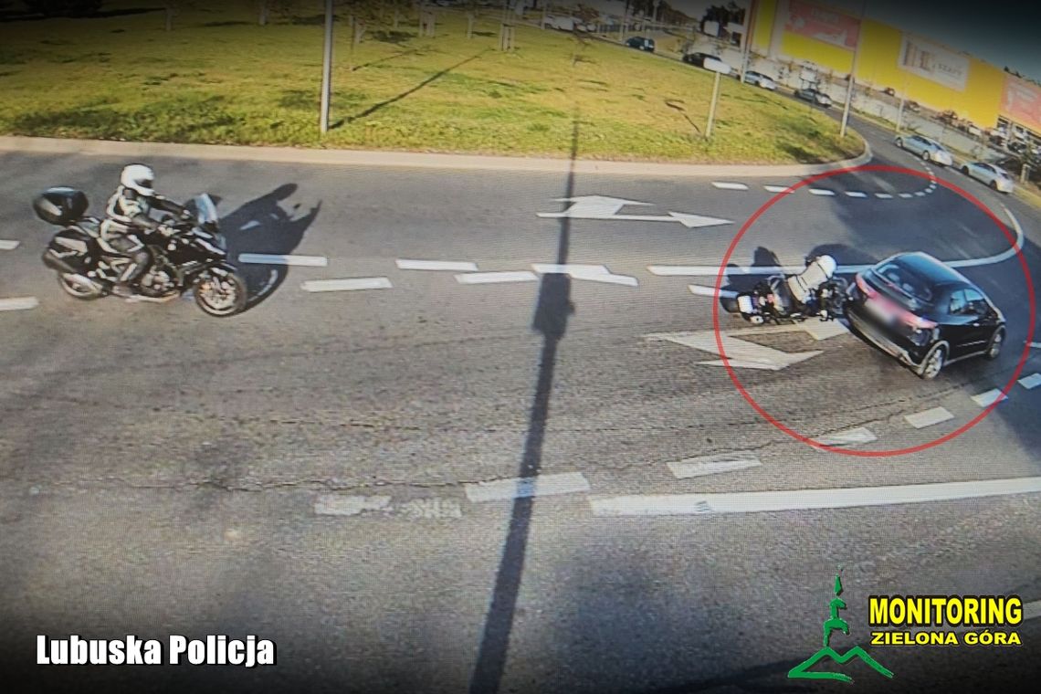 Potrącenie motocyklistki na rondzie. Kierowca Hondy zajechał jej drogę