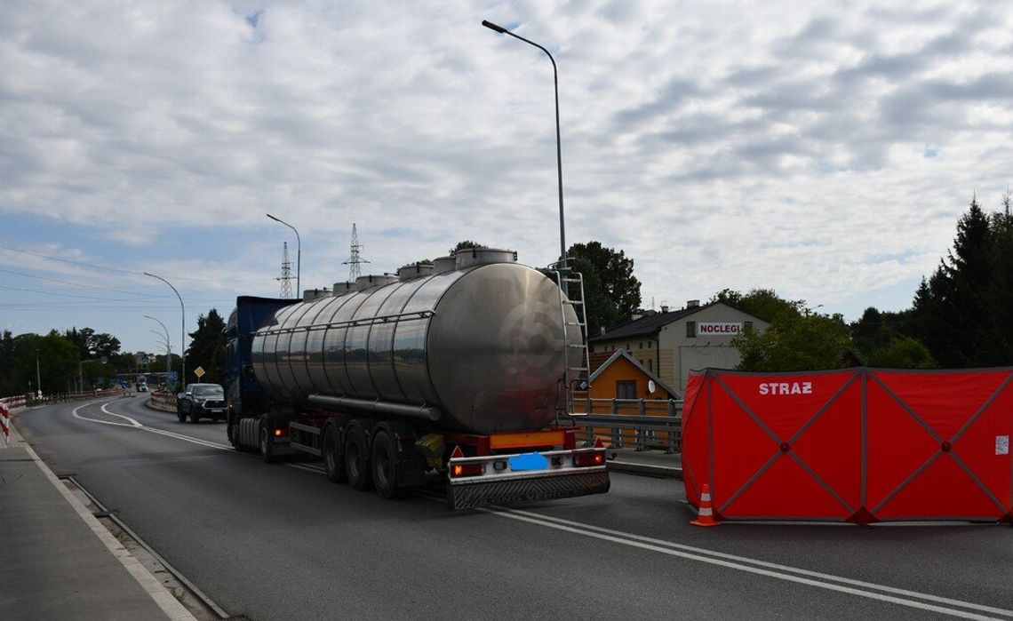 Potrącenie przez ciężarówkę zakończyło się tragedią. Nie żyje 66-letnia kobieta