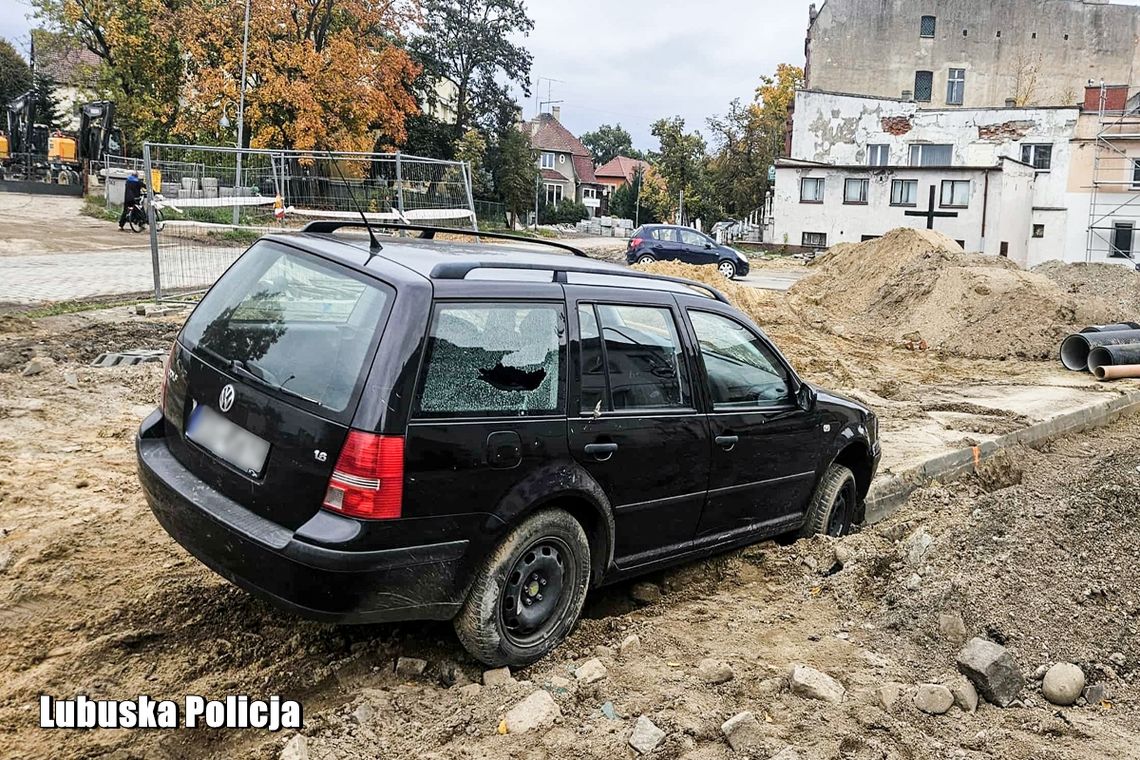 Potrącił chłopaka i próbował uciekać, ale zapomniał, że ulica jest rozkopana. Pijak złapany przez świadków