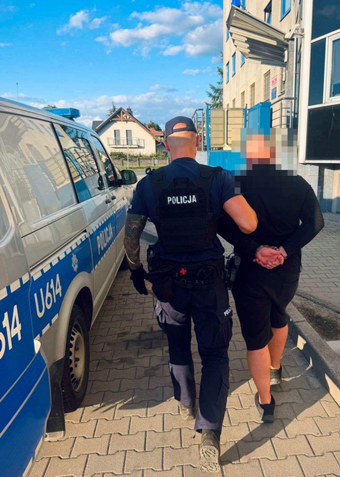Potrącił kobietę na przejściu, uciekł i poszedł na zakupy. Miał blisko dwa promile we krwi
