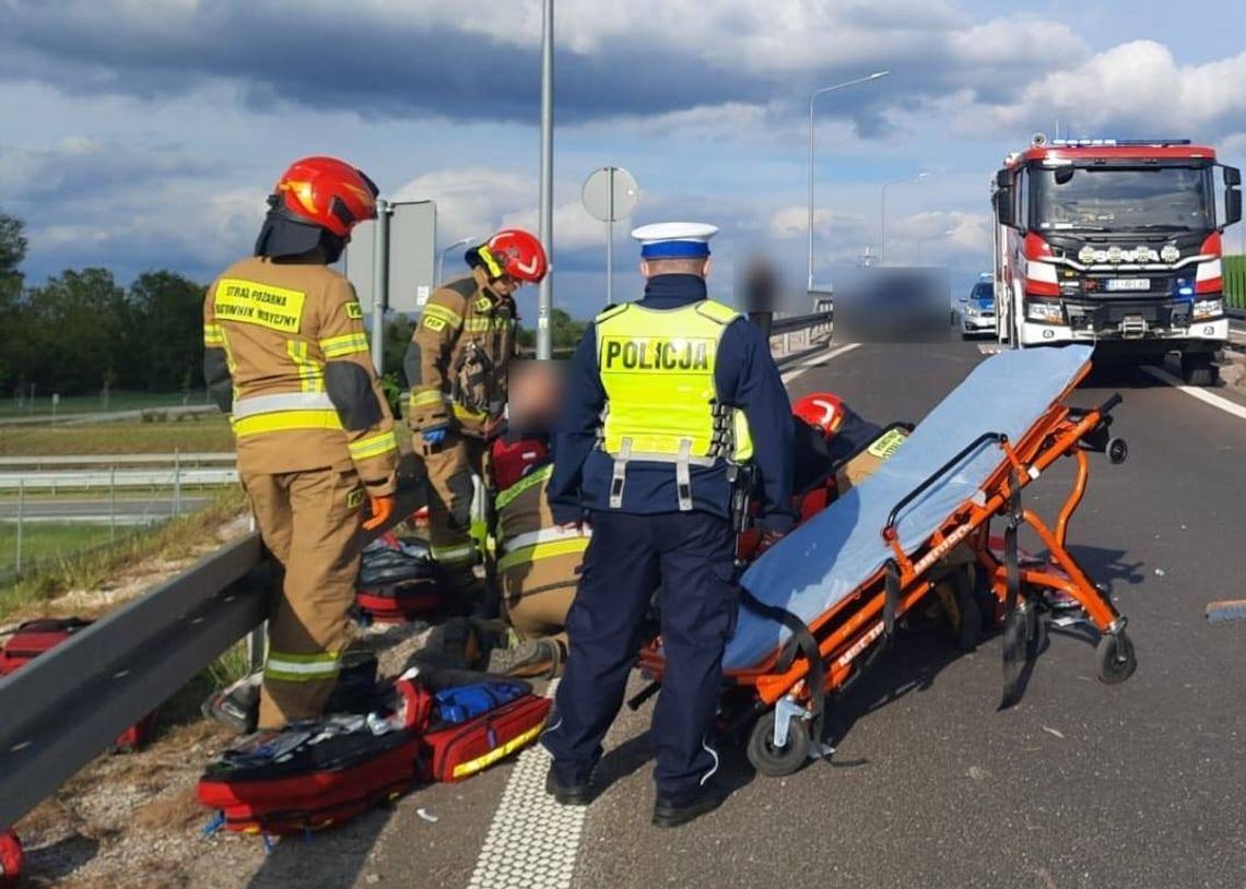 Poważny wypadek motocyklisty na drodze S14. Na miejscu lądował śmigłowiec medyczny