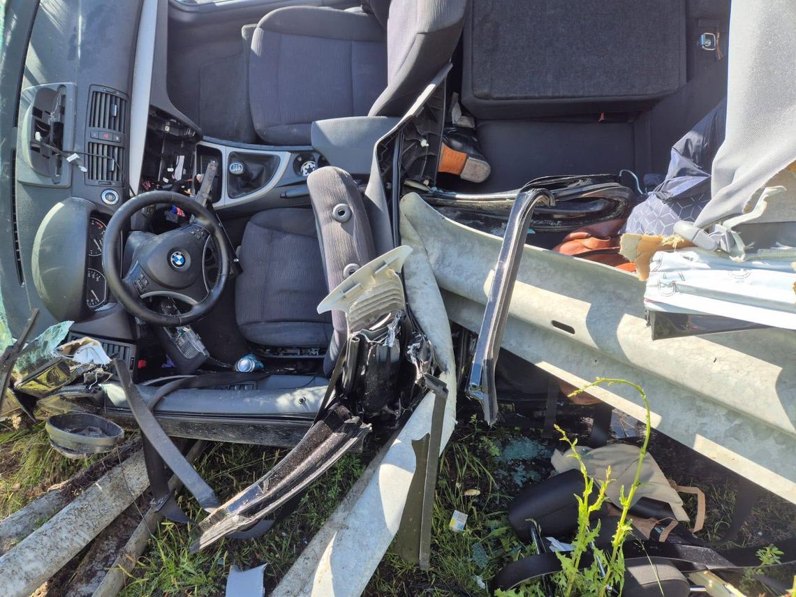 Poważny wypadek na autostradzie A4. Dachowanie BMW, na miejscu lądował śmigłowiec LPR Poważny wypadek na autostradzie A4. Dachowanie BMW, na miejscu lądował śmigłowiec LPR