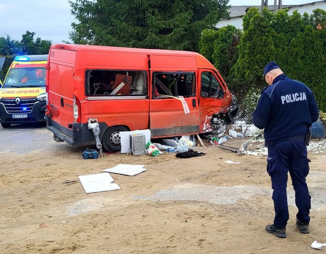 Poważny wypadek na skrzyżowaniu. Osiem osób w szpitalu po zderzeniu dwóch busów Poważny wypadek na skrzyżowaniu. Osiem osób w szpitalu po zderzeniu dwóch busów