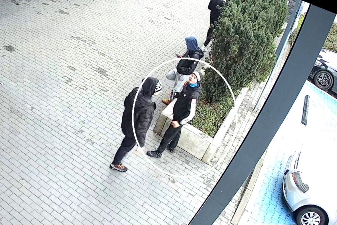 Powiadom policję, jeśli go znasz. Opublikowano wizerunek podejrzewanego o pobicie Powiadom policję, jeśli go znasz. Opublikowano wizerunek podejrzewanego o pobicie